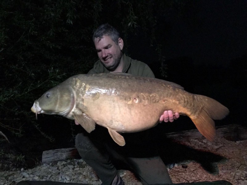 Lee Jenkinson with Nathan's Mirror at 35lb 8oz from The Alamo 29.4.17