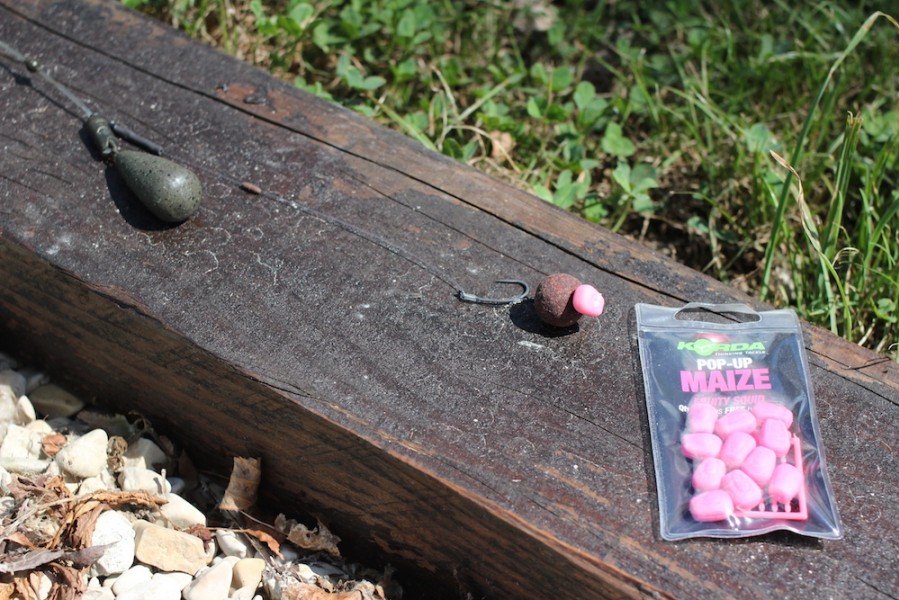 IQ D-Rig with a Mainline Baits Link boilie, topped with a piece of Korda Fake Food